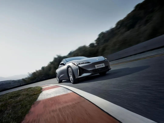 破茧·立标·争先：极狐以"国家队新势力"之姿重塑新能源竞争法则