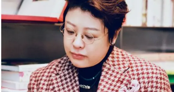 “骗”了我们30年，韩红父亲竟是家喻户晓的他，难怪没人敢得罪她