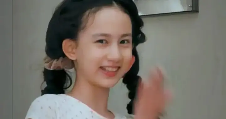孙莉晒三娃温馨日常 多多与妹妹互动超暖12岁多妹灵动俏皮