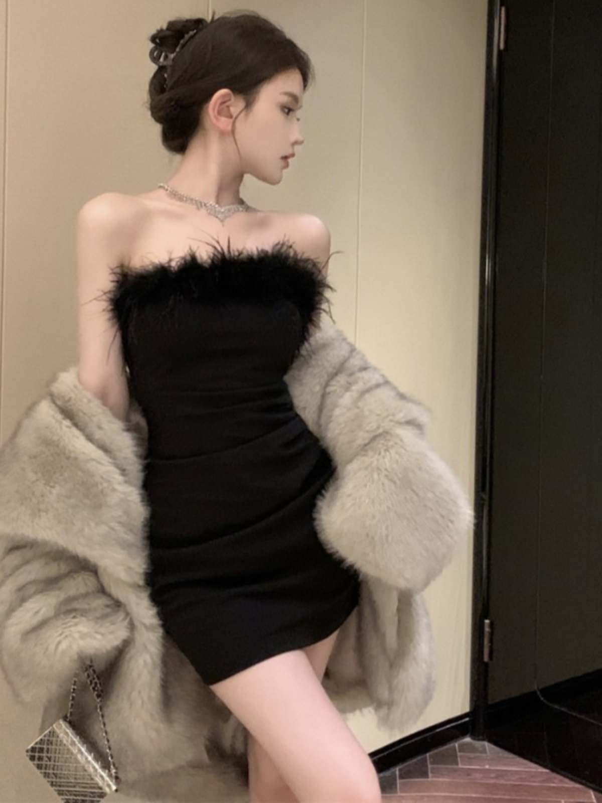 性感一字肩连衣裙女早秋赫本风小黑裙