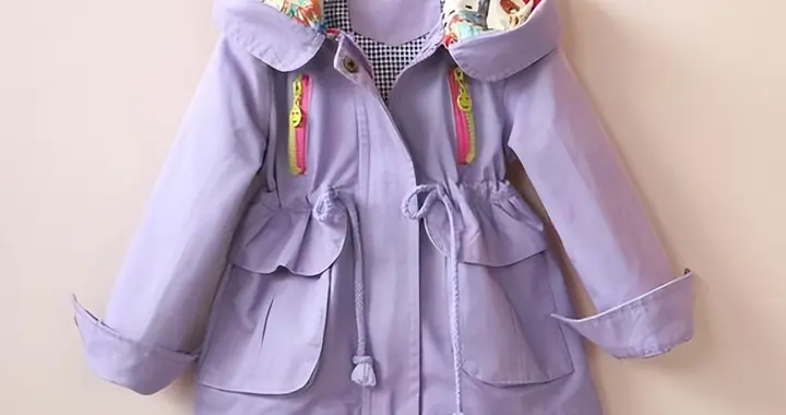 孩子新衣服被老师“恶意”剪坏，妈妈怒找说法，听完原因连连道谢