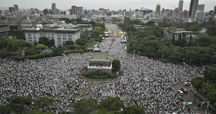 凯道反毒油集会突破20万人！郑丽文重磅喊话 批评赖清德缺乏担当