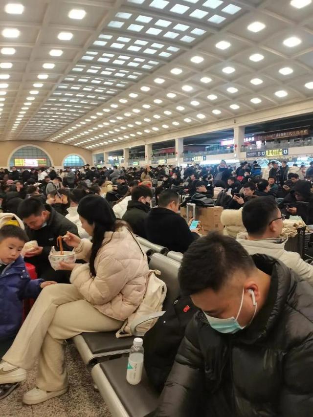 男子赶高铁心脏骤停，醒来说的第一句话，令人心酸