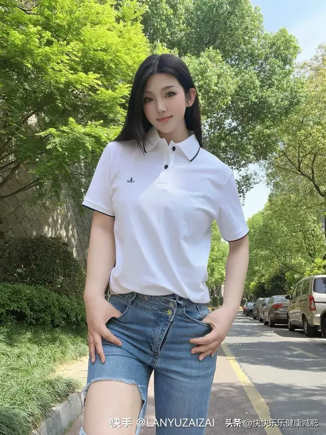 牛仔裤配白衬衫，永不过时的绝美搭配