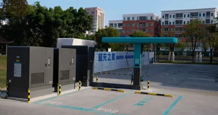 电动化上半场完美收官：比亚迪发布第二代刀片电池及闪充技术