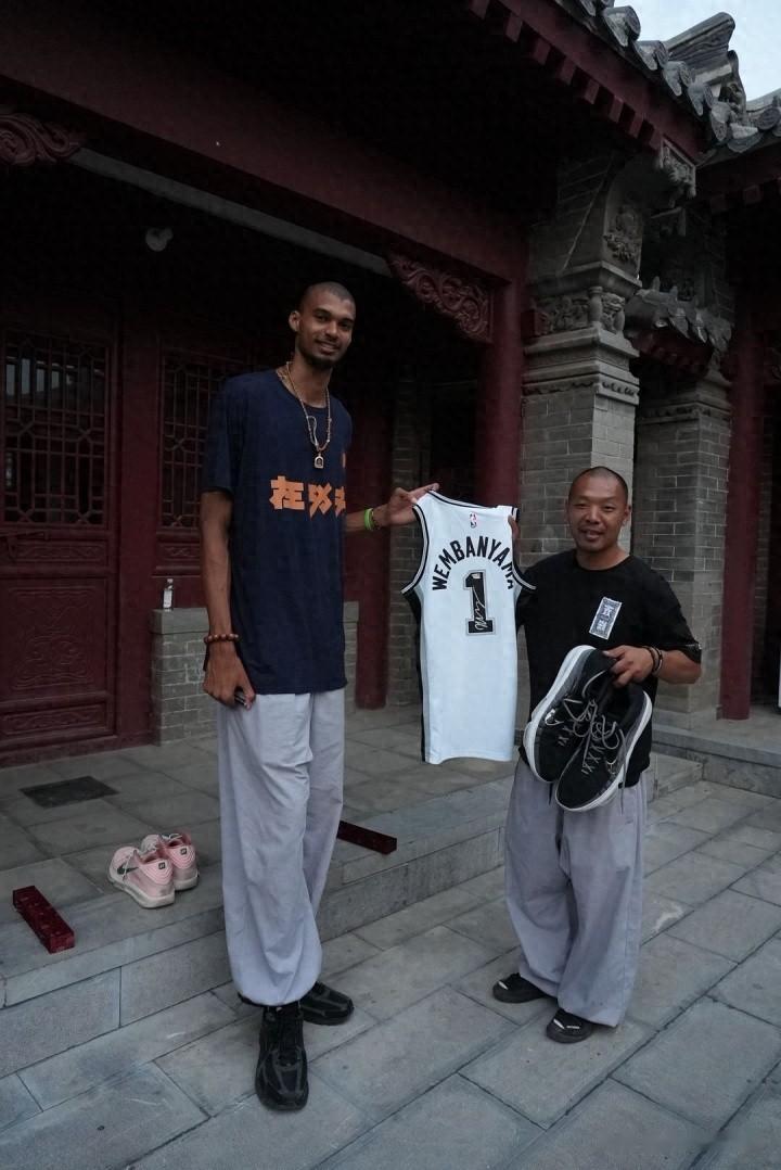 文班少林师傅发话：制心一处，无事不办！总决赛加油，马刺动真格