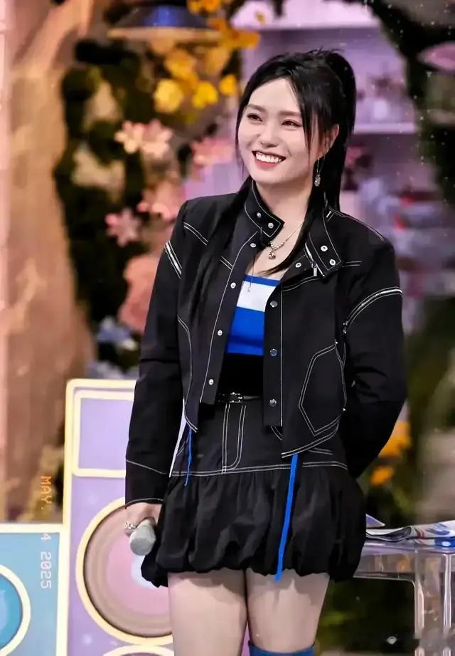 明星瘦身不是为了美？？李雪琴暴瘦加化妆大变样