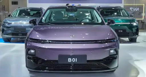 降2万权益拉满！零跑B01对标埃安UT，零跑品质背书不踩坑