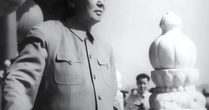 1950年毛泽东离家两月归来，立即找李银桥接小韩