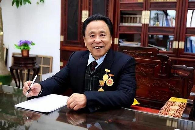 包养10位情妇，睡觉翻牌生下11个私生子，75岁还在拼命生娃！