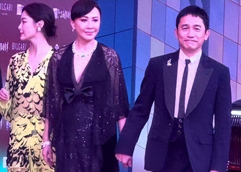 相伴三十余载，刘嘉玲难以兜底，梁朝伟褪去滤镜引人深思