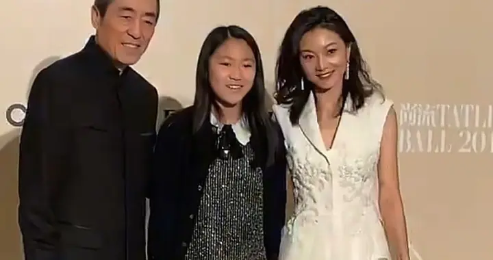 张艺谋也没想到，自己苦干42年，最后给岳父岳母做了嫁衣