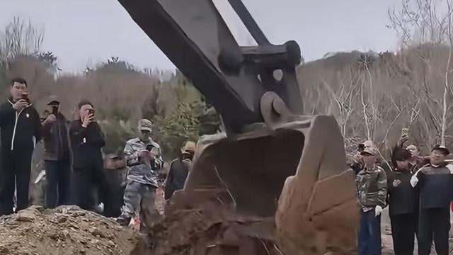 清爽云朵P：4月9号辽阳瓦子沟村，金某把