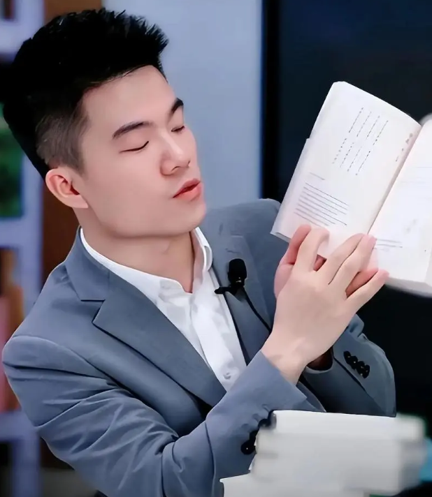 别丢人了！董宇辉失言：居里夫人发现了铀、发明了X光机？