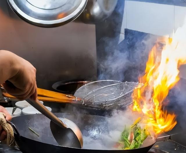 大量“食用油”被检测出致癌物？自查厨房是否有3种油，别再吃了