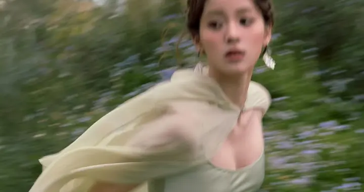 欧阳娜娜好像莫奈花园少女，没有想到已经谈了2个男朋友了成熟了