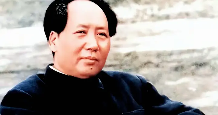 1957莫斯科深夜：毛主席一句“悄悄话”，为何能哭倒几千留学生？