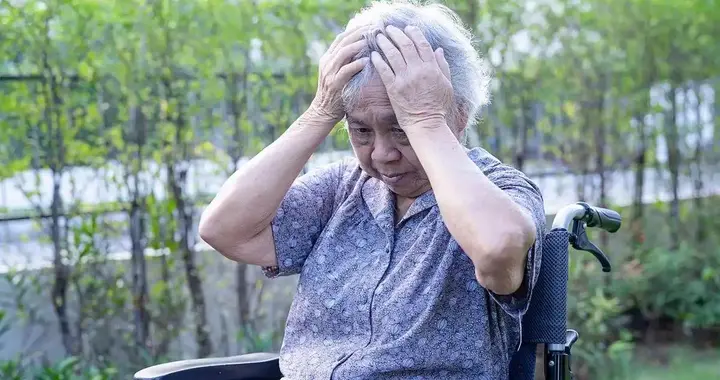 医生提醒：早期脑梗不是头晕，而是频繁出现5个异常，要警惕！