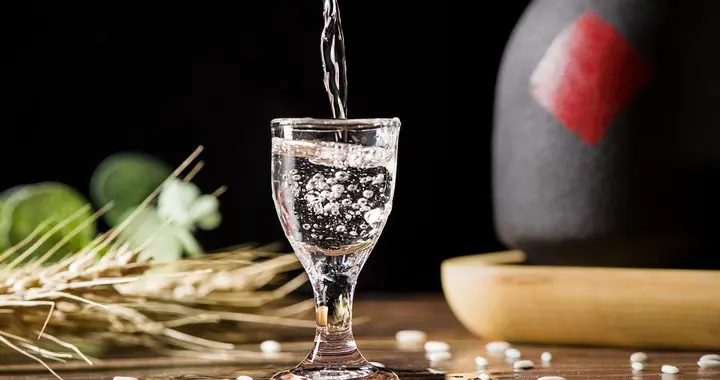 男子每天喝2两白酒，诊断出脑梗塞，医生：没有三高也不能大意