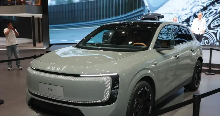 奥迪比问界还便宜2万？30万级纯电SUV，奥迪E7X对问界M7，你站谁