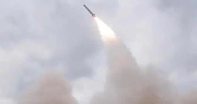 俄军用廉价无人机消耗乌防空，摧毁马达西奇，泽连斯基遭全民声讨