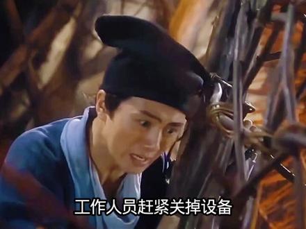 拍这场戏时，刘亦菲的头发被卷进了风扇里