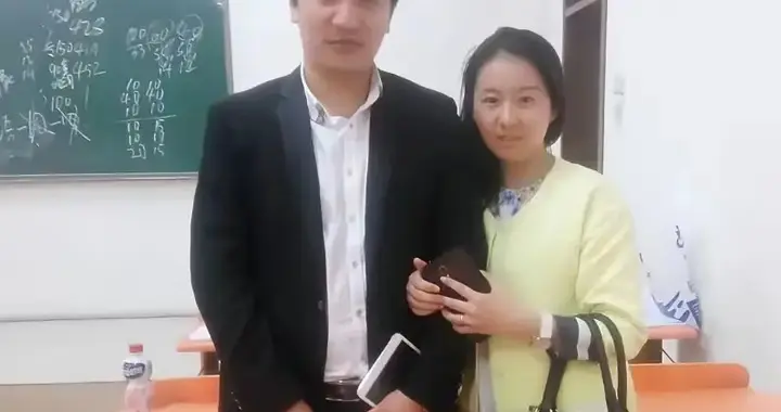 李丽婧停更5年更新微博，言语中心疼张雪峰，会带着女儿好好生活