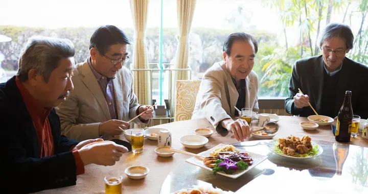 我退休金一万三，老伴每次都说五千，我嫌她不够真诚，直到有一天