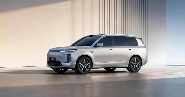剑指高端，比亚迪海洋网“双8+MPV”三旗舰亮相