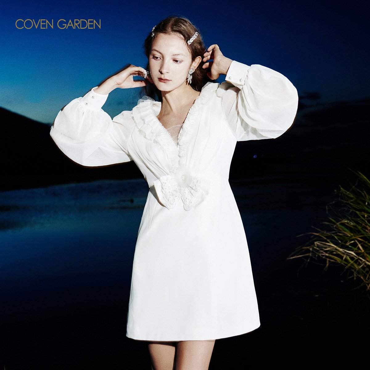 哥文花园秋冬木耳边真丝泡泡袖连衣裙宽松