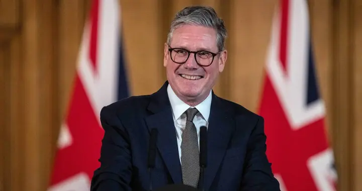 访华结束后，斯塔默果然变了！面对诬陷中国的反对党，直接开怼