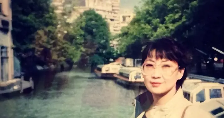 90年代，林徽因的孙媳恽红，一张罕见的留影，她是梁鉴的前妻