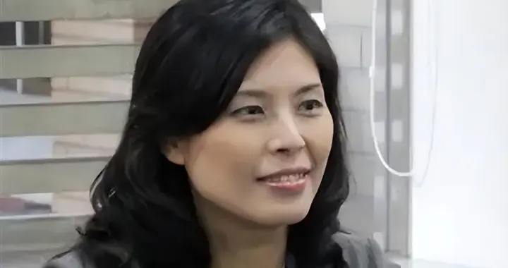 郑丽文的婚姻：女主外男主内，不生育孩子，把事业放在家庭前面