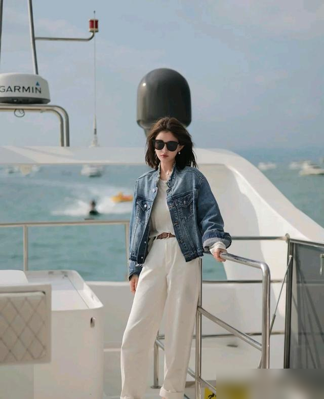 今年春天必看！短款牛仔外套3大穿法，显高显瘦还时髦