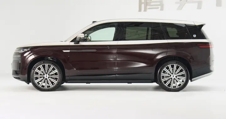 2+2+2座椅布局，配齐冰箱彩电大沙发，3.9s破百，这款大型SUV真香