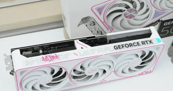 开学开黑不卡顿，七彩虹iGame RTX 5070 Ultra 12G...