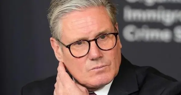 美国收缩，英国认怂！宣布减少对华周边军事活动，遮羞布彻底撕碎