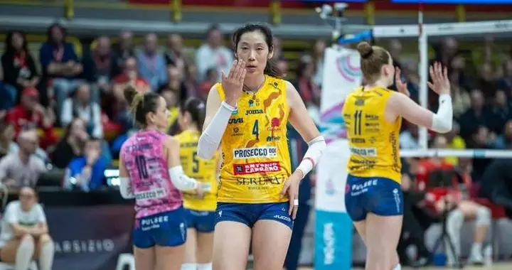 相比朱婷王媛媛，中国女排队长龚翔宇就略显尴尬了