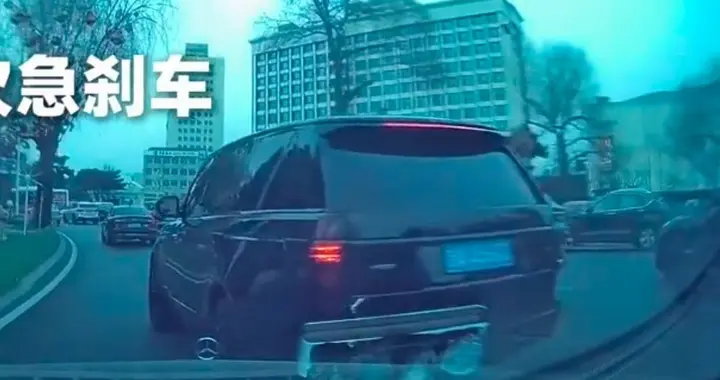 路虎1分钟别8次事件最新进展，路虎司机已刑拘，当事人遭电话轰炸