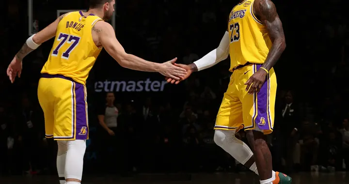 重磅！湖人将文森特+2032年次轮送至老鹰，换回NBA最准三分神投手