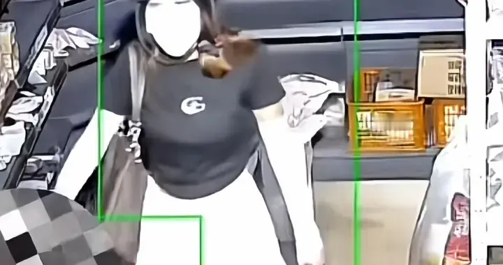 女子扔快递骂人后续，民警批评教育，驿站将她永久拉黑，网友炸锅