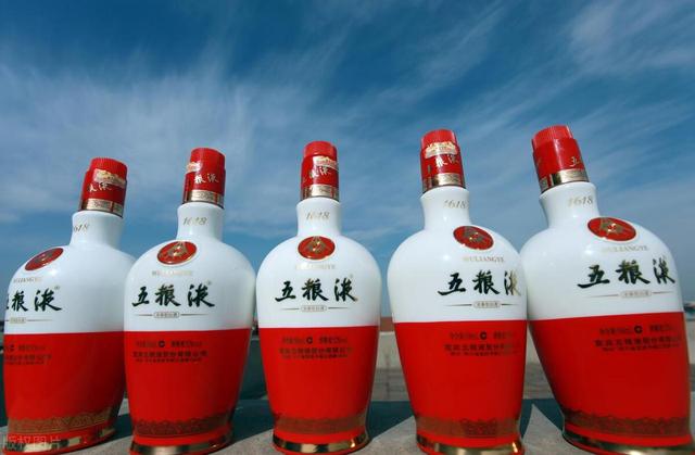 2024年A股白酒财报出炉：头部狂欢与区域绞杀的“冰火三重奏”
