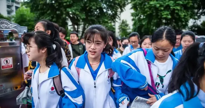 一年下降45万人，我国高考报名人数已连续两年下降！说明了什么？