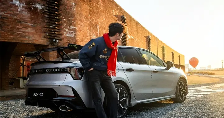 14.18 万拿下！第三代领克 03 大尾翼版春日购车攻略