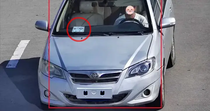 刚提车，挂的临牌，不小心闯红灯了，会被拍吗？