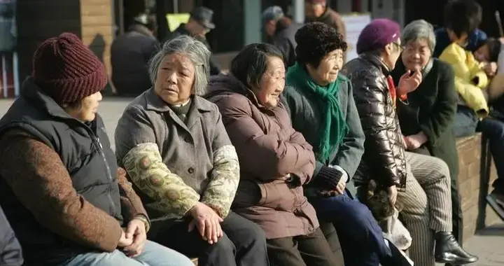中美日人均寿命出炉：美79岁、日84岁，中国让人意外，难题出现了