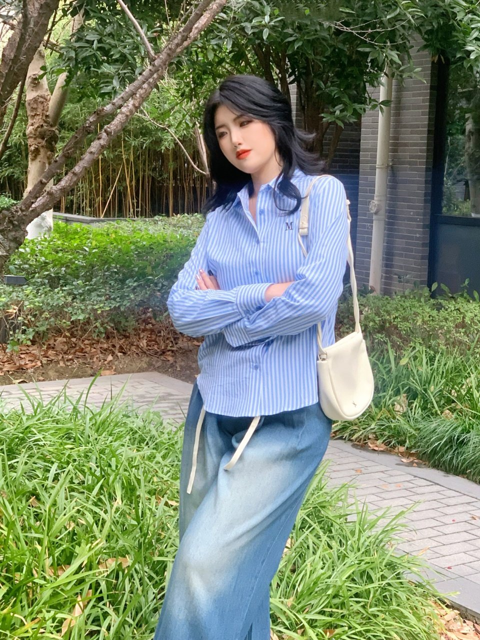 条纹衬衫显瘦