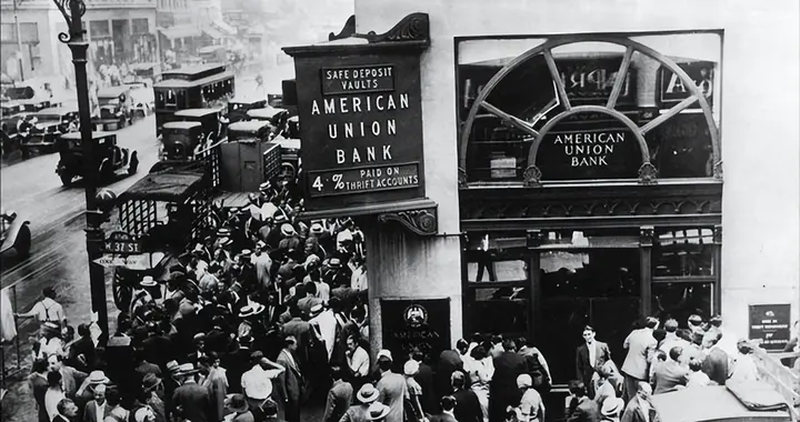 1940年，43岁于凤至胸前溃烂流脓，一老外却抱着她亲：你终于到了