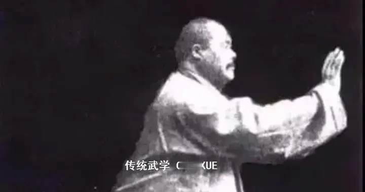 落胯是胯找尾梠，舟行水上，水浮舟行，四肢如浆：太极胯部的密法