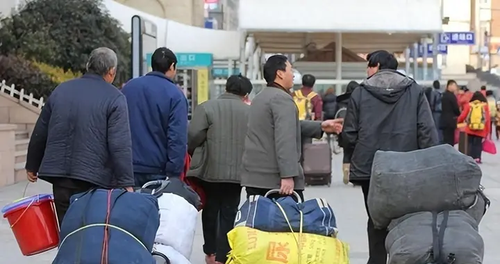 过了60岁，只能种地养老？新文件出台，9000万农民工先受益